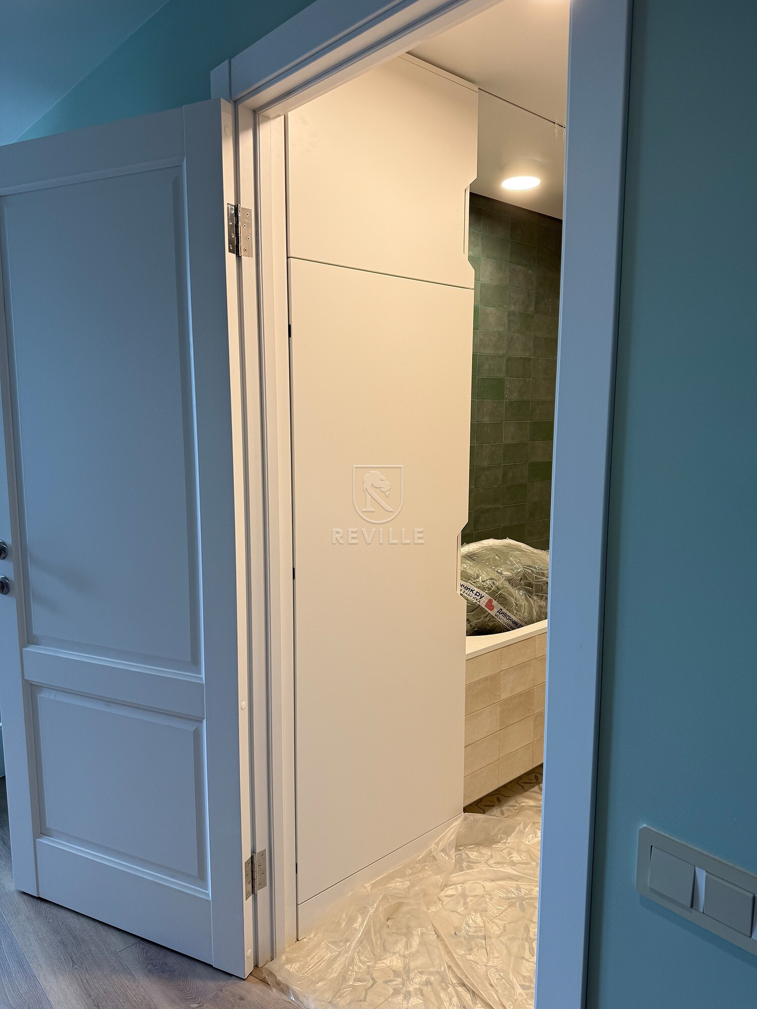 Шкаф под размеры ниши в ванной