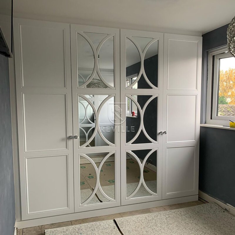 Купить встроенные гардеробные шкафы «Пеша», с декоративной раскладкой